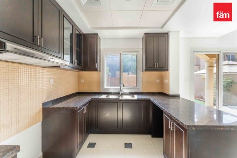 Снять в аренду таунхаус в Дубае: 2 спальни, 172.4м², № 94648 - фото 2