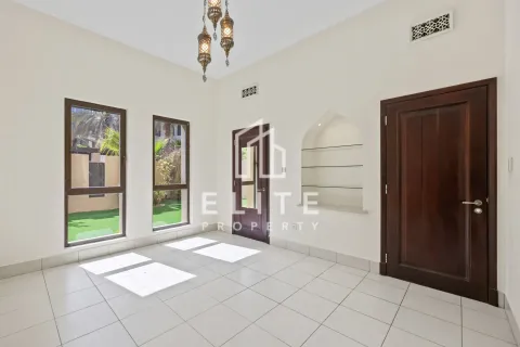 Apartment in Reehan, Old Town, Dubai 2 bedrooms, 282 sq.m. № 85473 - photo 2