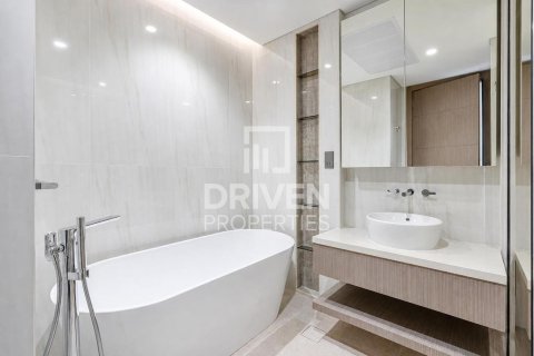Apartment in Business Bay, Dubai 2 bedrooms, 121.33 sq.m. № 128335 - photo 9