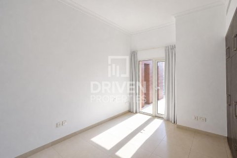 Villa in Dubai Science Park, Dubai 4 bedrooms, 485.42 sq.m. № 128336 - photo 14