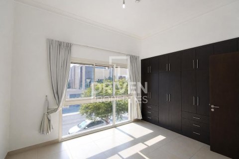 Villa in Dubai Science Park, Dubai 4 bedrooms, 485.42 sq.m. № 128336 - photo 9