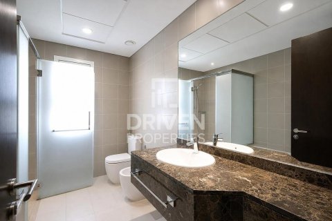 Villa in Dubai Science Park, Dubai 4 bedrooms, 485.42 sq.m. № 128336 - photo 27