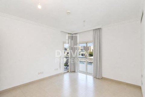 Villa in Dubai Science Park, Dubai 4 bedrooms, 485.42 sq.m. № 128336 - photo 12