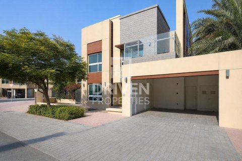 Villa in Dubai Science Park, Dubai 4 bedrooms, 485.42 sq.m. № 128336 - photo 29