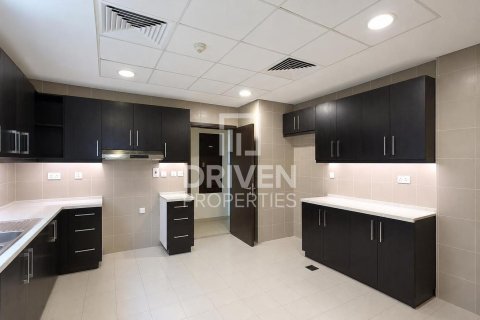 Villa in Dubai Science Park, Dubai 4 bedrooms, 485.42 sq.m. № 128336 - photo 16