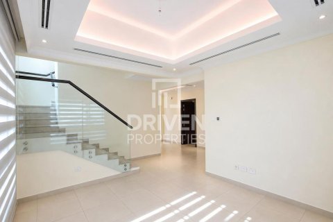 Villa in Dubai Science Park, Dubai 4 bedrooms, 485.42 sq.m. № 128336 - photo 8