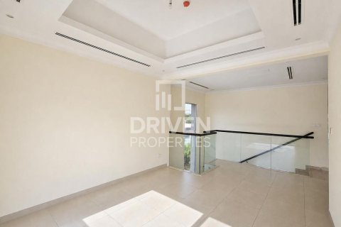 Villa in Dubai Science Park, Dubai 4 bedrooms, 485.42 sq.m. № 128336 - photo 24