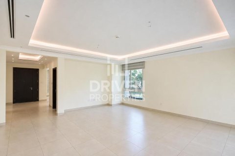 Villa in Dubai Science Park, Dubai 4 bedrooms, 485.42 sq.m. № 128336 - photo 6