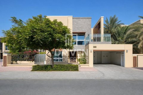 Villa in Dubai Science Park, Dubai 4 bedrooms, 485.42 sq.m. № 128336
