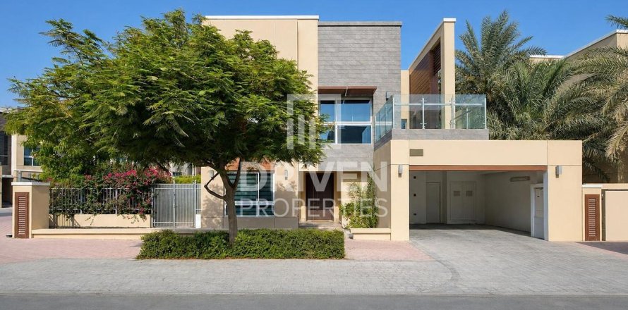 Villa in Dubai Science Park, Dubai 4 bedrooms, 485.42 sq.m. № 128336