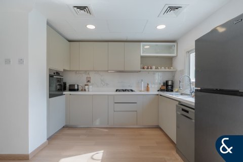 Снять в аренду виллу в The Springs, Дубай: 2 спальни, 157м², № 79065 - фото 4