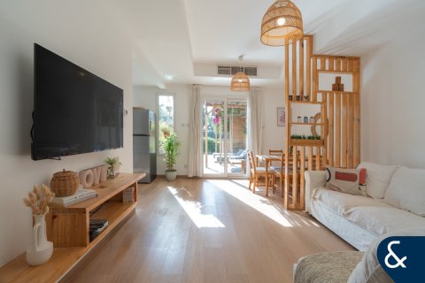 Снять в аренду виллу в The Springs, Дубай: 2 спальни, 157м², № 79065 - фото 2