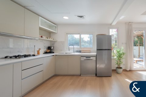 Снять в аренду виллу в The Springs, Дубай: 2 спальни, 157м², № 79065 - фото 5