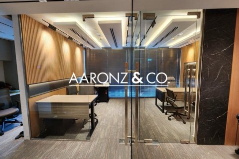 Снять в аренду офис в Бизнес-Бэе, Дубай: 61м², № 89701 - фото 2