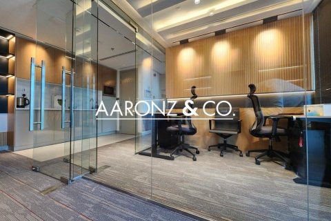 Снять в аренду офис в Бизнес-Бэе, Дубай: 61м², № 89701 - фото 3