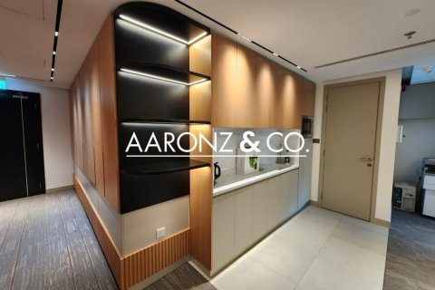 Снять в аренду офис в Бизнес-Бэе, Дубай: 61м², № 89701 - фото 8