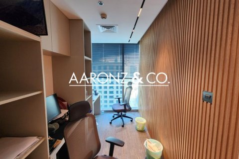 Снять в аренду офис в Бизнес-Бэе, Дубай: 61м², № 89701 - фото 6