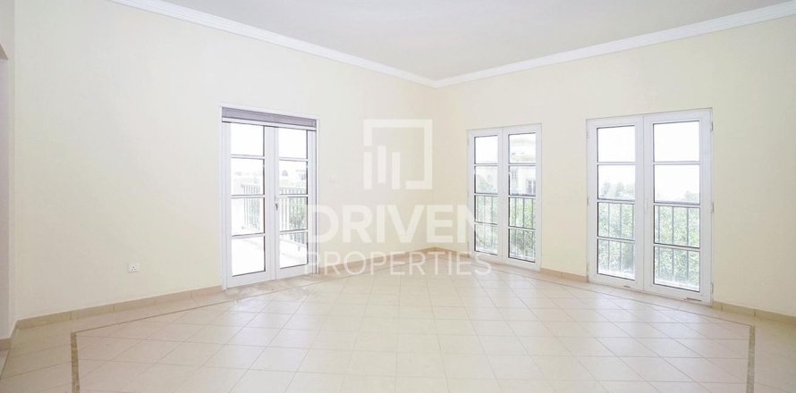 Villa en The Villa, Dubai, 4 dormitorios, 418.06 m², № 126569