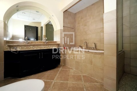 Villa en The Villa, Dubai, 4 dormitorios, 418.06 m², № 126569 - foto 10