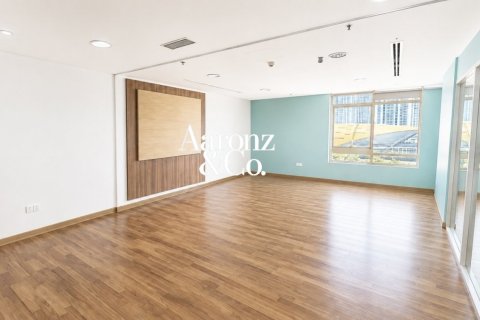 Снять в аренду офис в Джумейра Лейк Тауэрс, Дубай: 107м², № 124475 - фото 3