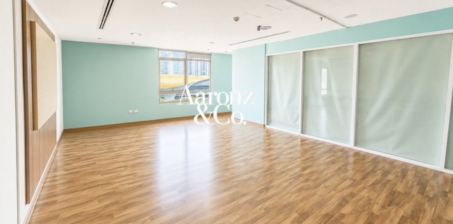 Офис в Джумейра Лейк Тауэрс, Дубай, 107м², № 124475