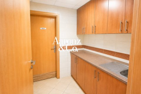Снять в аренду офис в Джумейра Лейк Тауэрс, Дубай: 107м², № 124475 - фото 8