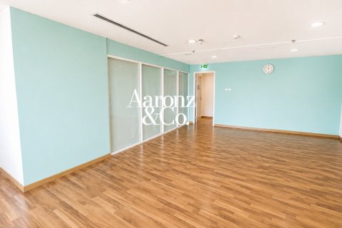 Снять в аренду офис в Джумейра Лейк Тауэрс, Дубай: 107м², № 124475 - фото 2