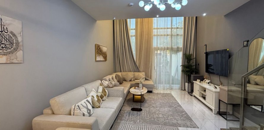 Townhouse in Dubai 2 bedrooms, 124.4 sq.m. № 72160