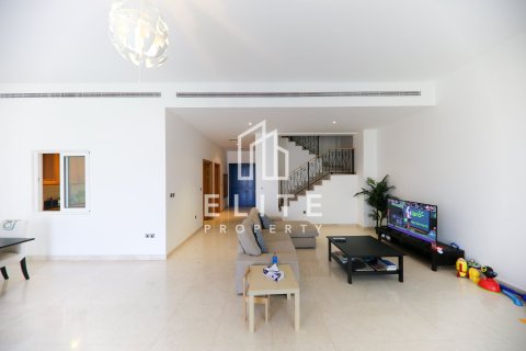 Villa in Palma Residences, Palm Jumeirah, Dubai 5 bedrooms, 325 sq.m. № 121594 - photo 5