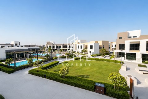 Townhouse in Arabian Ranches 3, Dubai 3 bedrooms, 125 sq.m. № 121589 - photo 15