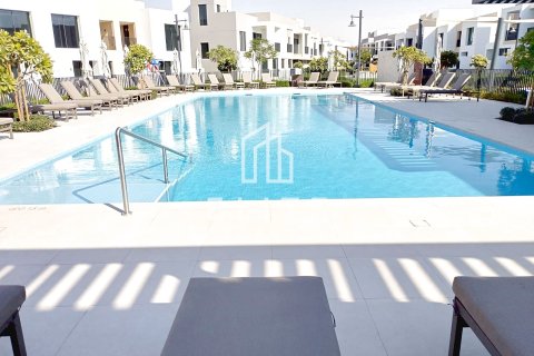 Townhouse in Arabian Ranches 3, Dubai 3 bedrooms, 125 sq.m. № 121589 - photo 17