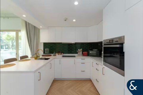 Apartment in AL DHAFRAH in Greens, Dubai 1 bedroom, 71 sq.m. № 99111 - photo 2