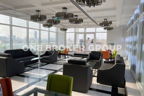Купить квартиру в Дубай Студио-Сити, Дубай: 3 спальни, 153м², № 414 - фото 10