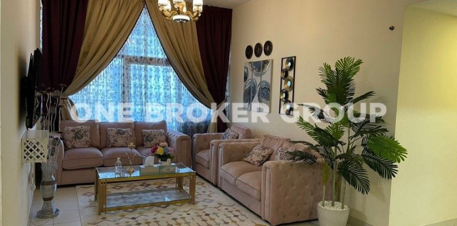 Квартира в Дубай Студио-Сити, Дубай, 3 спальни, 153м², № 414