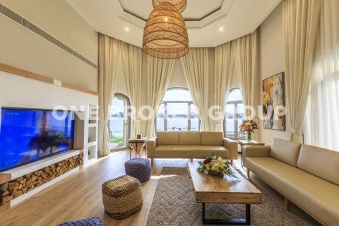 Villa à Palm Jumeirah, Dubai, 4 chambres, 622.4 m², № 415 - photo 4