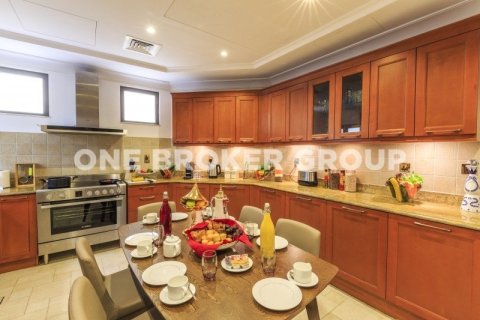 Villa à Palm Jumeirah, Dubai, 4 chambres, 622.4 m², № 415 - photo 10