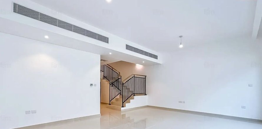 Villa in Dubai 4 bedrooms, 112.2 sq.m. № 115086