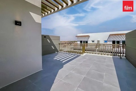 Villa in Dubai 4 bedrooms, 112.2 sq.m. № 115086 - photo 2