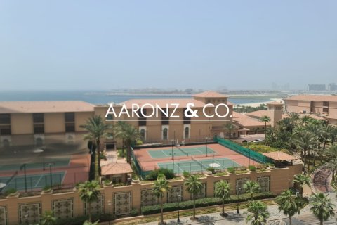 Apartment in Jumeirah Beach Residence, Dubai 2 bedrooms, 131 sq.m. № 96660 - photo 1