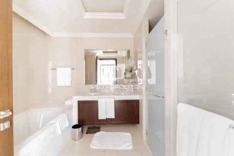 Купить квартиру в The Address Residence Fountain Views, Даунтаун Дубай (Даунтаун Бурдж Дубай), Дубай: 3 спальни, 203м², № 15063 - фото 10