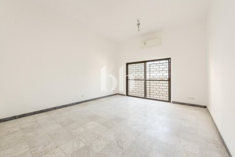 Villa in Al Rashidiya, Dubai 5 bedrooms, 10000 sq.m. № 134039 - photo 17