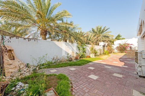 Villa in Al Rashidiya, Dubai 5 bedrooms, 10000 sq.m. № 134039 - photo 6
