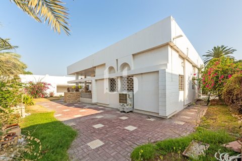 Villa in Al Rashidiya, Dubai 5 bedrooms, 10000 sq.m. № 134039 - photo 5