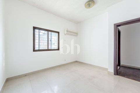 Villa in Al Rashidiya, Dubai 5 bedrooms, 10000 sq.m. № 134039 - photo 18