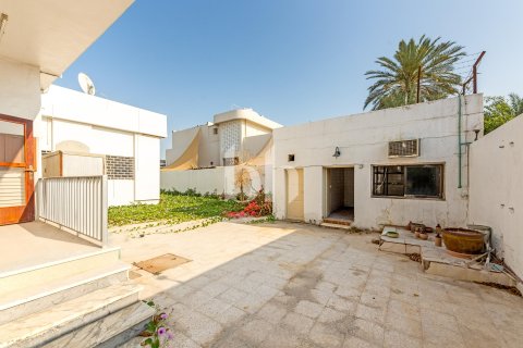 Villa in Al Rashidiya, Dubai 5 bedrooms, 10000 sq.m. № 134039 - photo 4