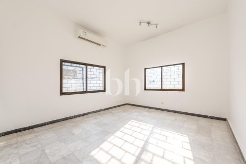 Villa in Al Rashidiya, Dubai 5 bedrooms, 10000 sq.m. № 134039 - photo 15