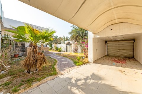Villa in Al Rashidiya, Dubai 5 bedrooms, 10000 sq.m. № 134039 - photo 23