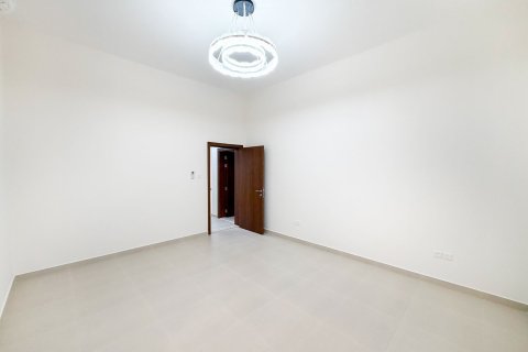 Villa in Al Aweer, Dubai 4 bedrooms, 744.73 sq.m. № 134048 - photo 9