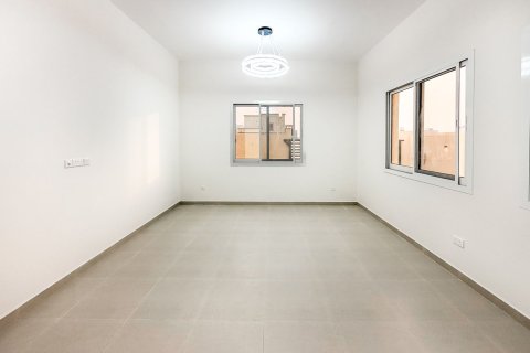 Villa in Al Aweer, Dubai 4 bedrooms, 744.73 sq.m. № 134048 - photo 18
