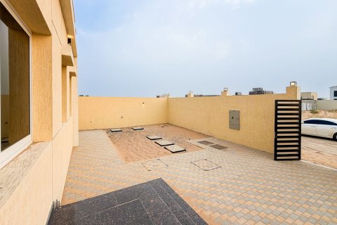 Villa in Al Aweer, Dubai 4 bedrooms, 744.73 sq.m. № 134048 - photo 2